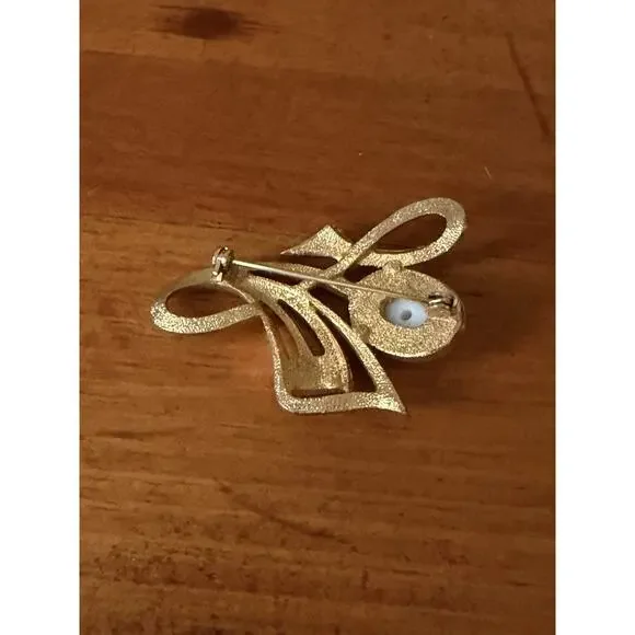 Vintage Gold Tone Faux Pearl Rhinestone Swirl Brooch Elegant Modernist Spray Pin - Picture 6 of 7